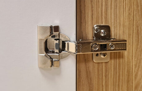 charnière 100 degrés vue de face